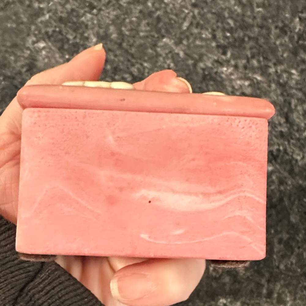 Vintage Incolay Soapstone Pink/White Trinket Box Bear with Balloons - Picture 5 of 9